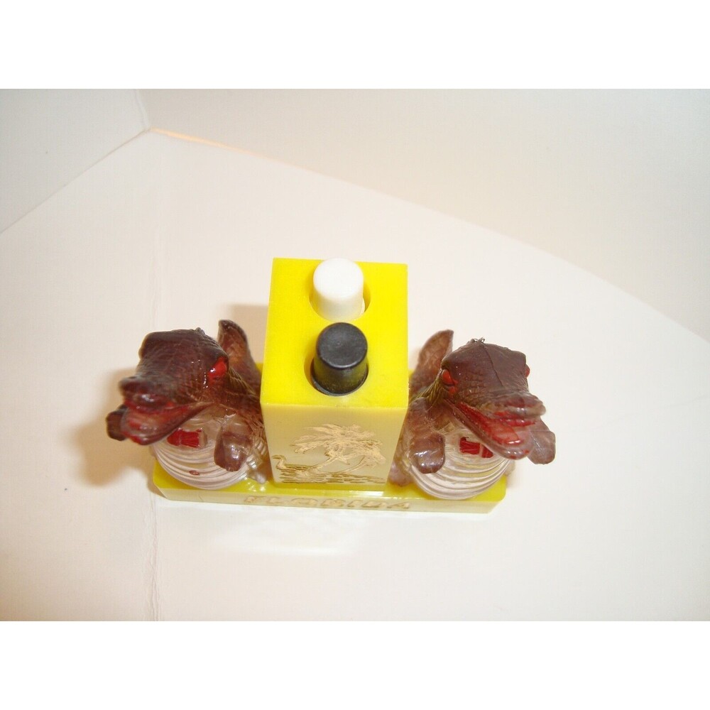 Florida Alligator Salt and Pepper Shakers Plastic Souvenir 2 1/2" Yellow Vintage - Picture 2 of 5